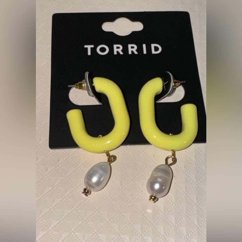 Torrid NWT E Pearl Yellow Hoop Post Earrings